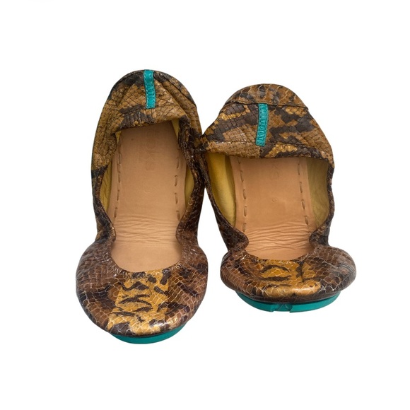 Tieks Mocha snake  size 8 like new left show some damage on the front see photo - Picture 8 of 16